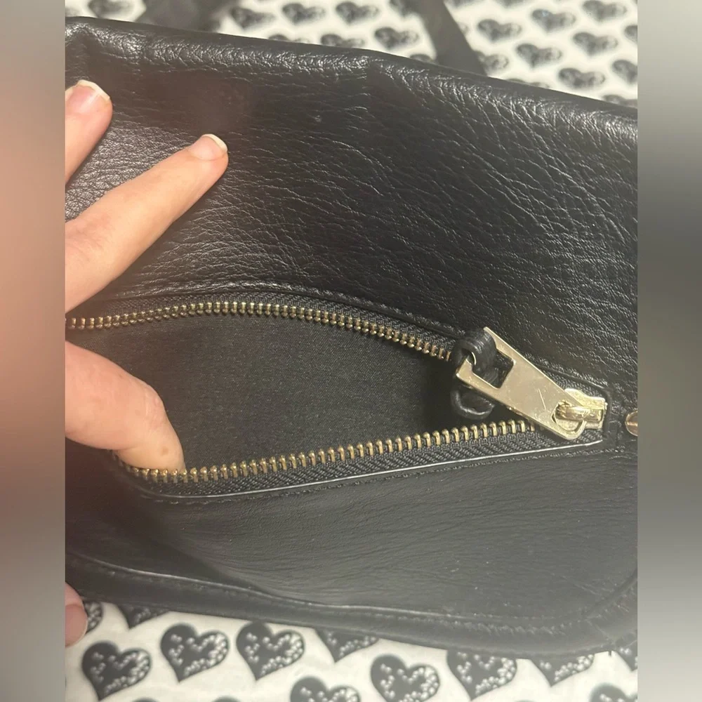 A+ Black Leather Shoulder Bag in good condition #170tt